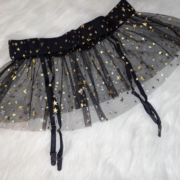 Garter belt/skirt - Picture 2 of 2